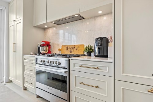 986 Renfrew Street, Vancouver, BC 