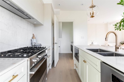 986 Renfrew Street, Vancouver, BC 