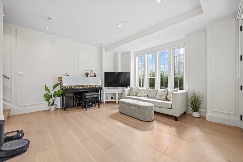 986 Renfrew Street, Vancouver, BC 