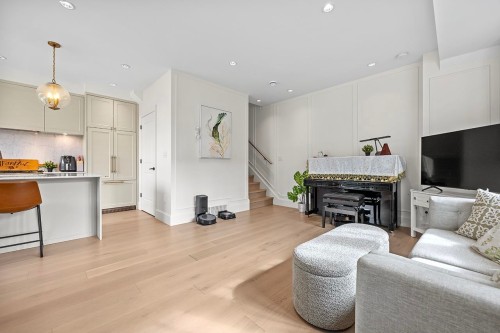 986 Renfrew Street, Vancouver, BC 