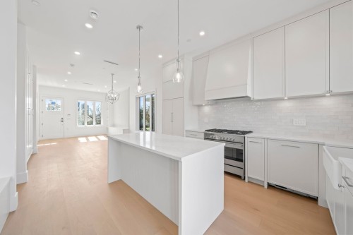 531 61St Avenue W, Vancouver, BC 