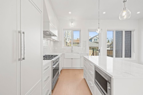 531 61St Avenue W, Vancouver, BC 