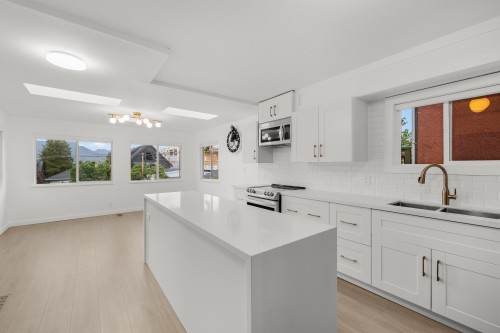 2641 5Th Avenue E, Vancouver, BC 