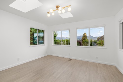 2641 5Th Avenue E, Vancouver, BC 