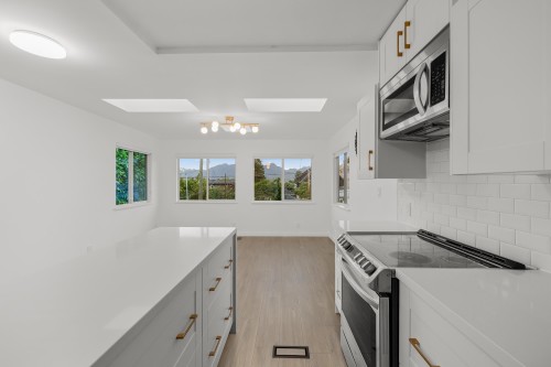 2641 5Th Avenue E, Vancouver, BC 