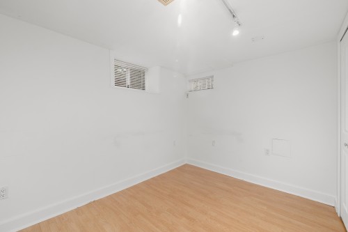 2641 5Th Avenue E, Vancouver, BC 