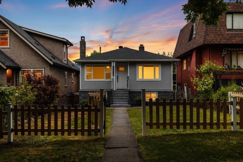 2641 5Th Avenue E, Vancouver, BC 