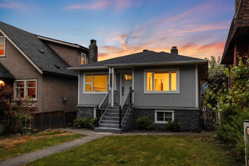 2641 5Th Avenue E, Vancouver, BC 