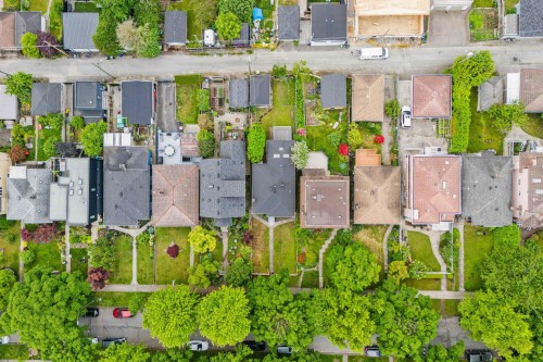 2641 5Th Avenue E, Vancouver, BC 