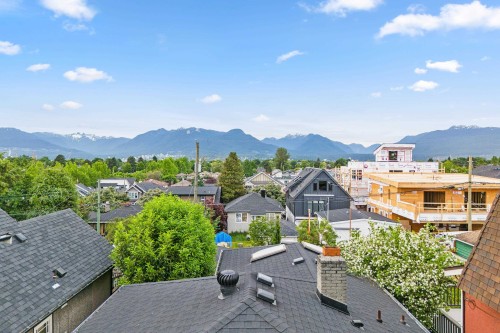 2641 5Th Avenue E, Vancouver, BC 