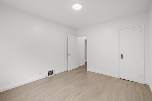 2641 5Th Avenue E, Vancouver, BC 