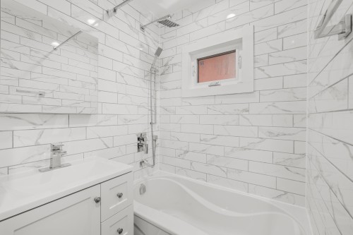 2641 5Th Avenue E, Vancouver, BC 