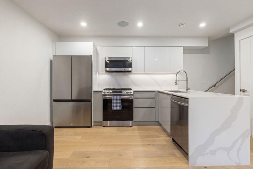 2885 Georgia Street E, Vancouver, BC 