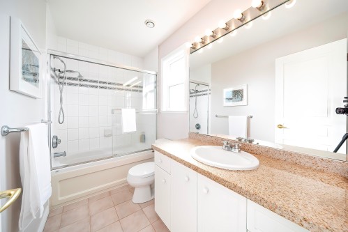 8320 Mowbray Road, Richmond, BC 