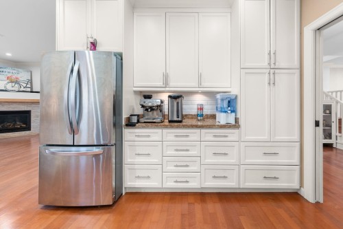 341 8Th Street E, North Vancouver, BC 