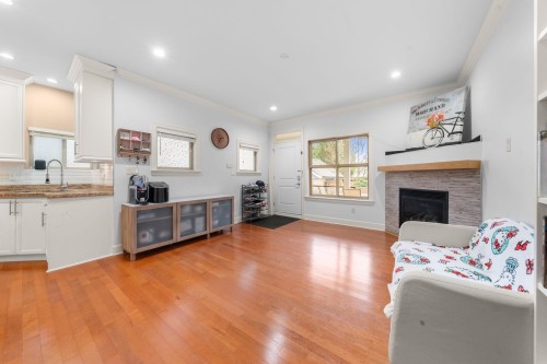 341 8Th Street E, North Vancouver, BC 