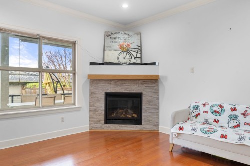 341 8Th Street E, North Vancouver, BC 