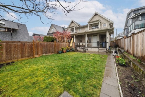 341 8Th Street E, North Vancouver, BC 