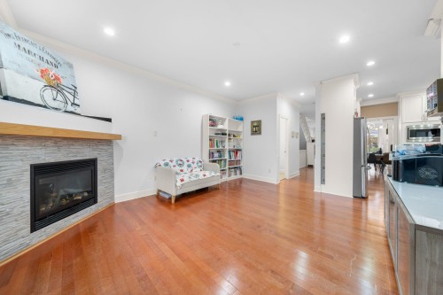 341 8Th Street E, North Vancouver, BC 