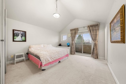 341 8Th Street E, North Vancouver, BC 