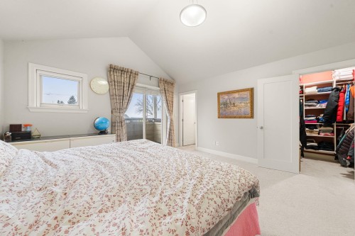 341 8Th Street E, North Vancouver, BC 