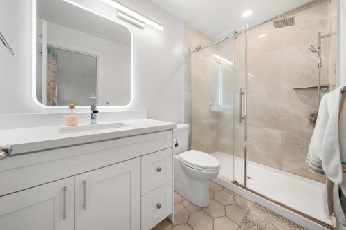 341 8Th Street E, North Vancouver, BC 