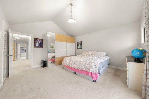 341 8Th Street E, North Vancouver, BC 