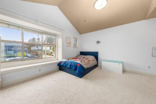 341 8Th Street E, North Vancouver, BC 