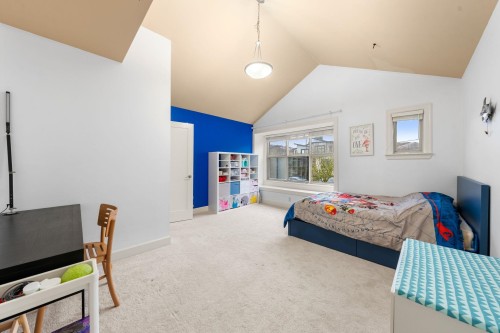 341 8Th Street E, North Vancouver, BC 