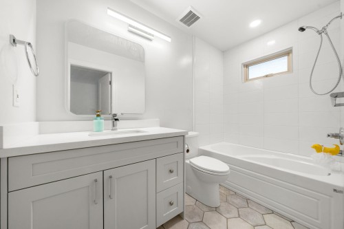 341 8Th Street E, North Vancouver, BC 