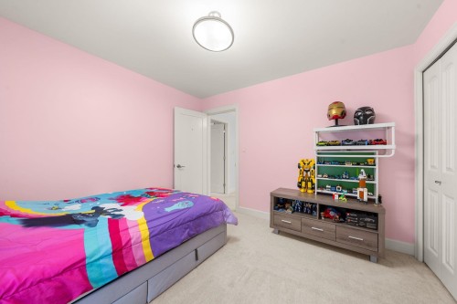 341 8Th Street E, North Vancouver, BC 