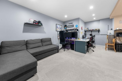 341 8Th Street E, North Vancouver, BC 