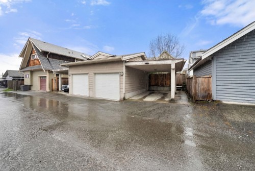 341 8Th Street E, North Vancouver, BC 