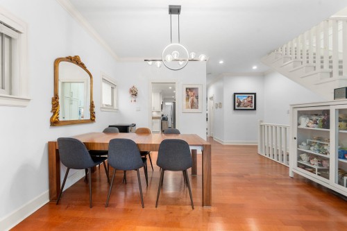 341 8Th Street E, North Vancouver, BC 