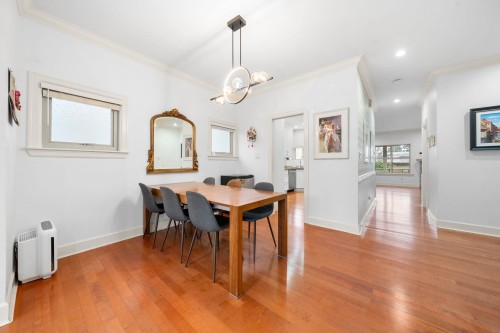 341 8Th Street E, North Vancouver, BC 