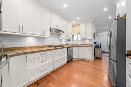 341 8Th Street E, North Vancouver, BC 