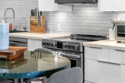 203-1066 13th Avenue W Vancouver, BC V6H 1N2