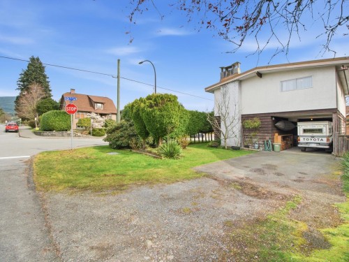 407 13Th Street E, North Vancouver, BC 