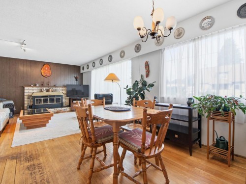 407 13Th Street E, North Vancouver, BC 