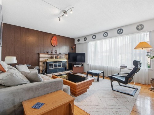 407 13Th Street E, North Vancouver, BC 