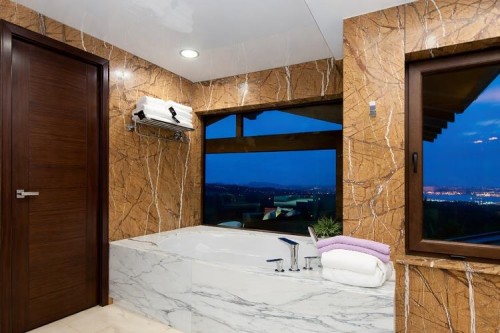 1037 Millstream Road, West Vancouver, BC 