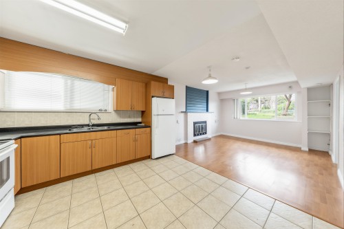 3206 Adanac Street, Vancouver, BC 