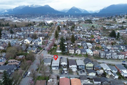 3206 Adanac Street, Vancouver, BC 