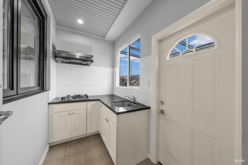 4009 11Th Avenue W, Vancouver, BC 