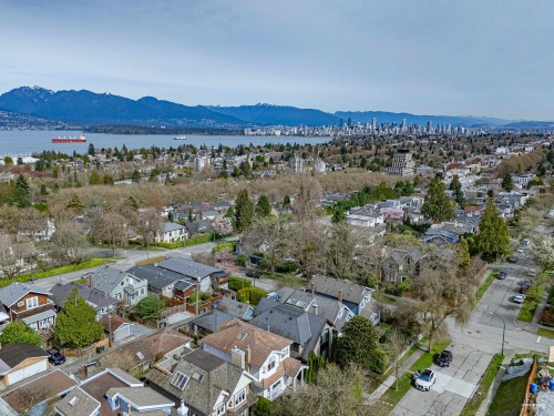 4009 11Th Avenue W, Vancouver, BC 