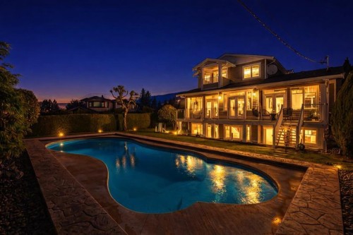 1197 Fulton Avenue  West Vancouver, BC V7T 1N4