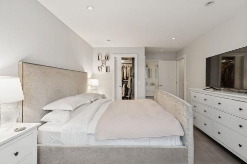 4308 Yew Street, Vancouver, BC 