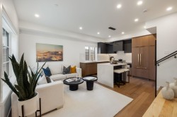 1-552 Kaslo Street  Vancouver, BC V5K 3Z2