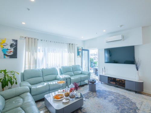 202-2331 Kelly Avenue  Port Coquitlam, BC V3C 1Y3