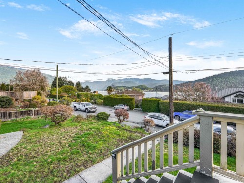 351 Beachview Drive, North Vancouver, BC 